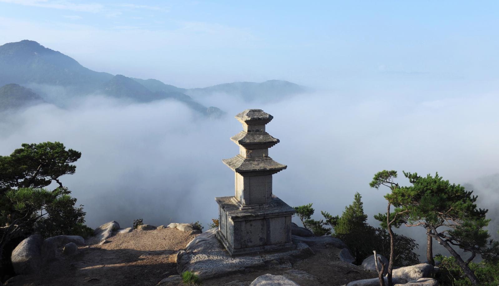 운해위의 탑_권영만(입선)